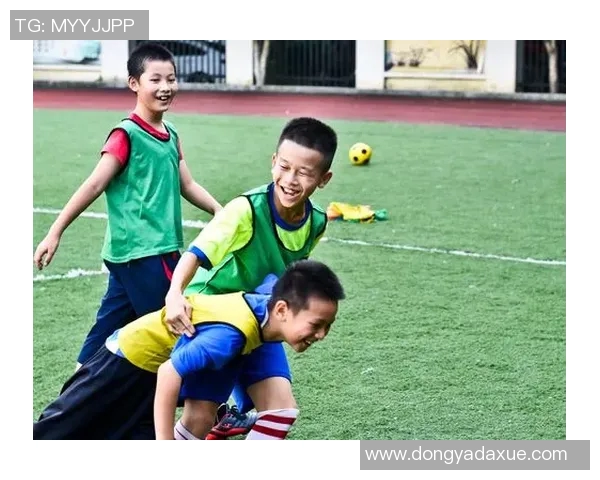 压弯足球的技巧与训练方法探索助你提升球技与比赛表现